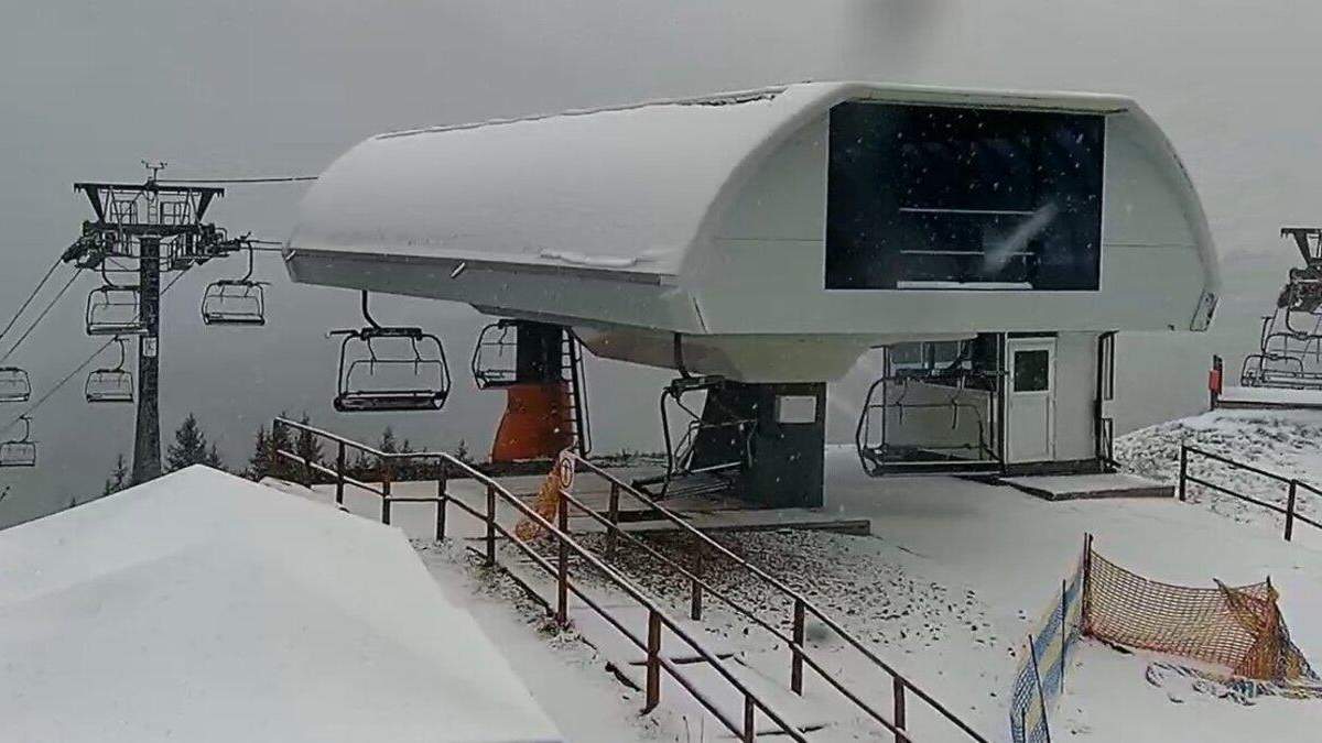Украинские горнолыжные курорты заметает снегом: яркие кадры с веб-камер - Отпуск