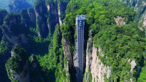 Атракціон не для слабкодухих: найвищий відкритий підіймач у світі – приголомшливі фото