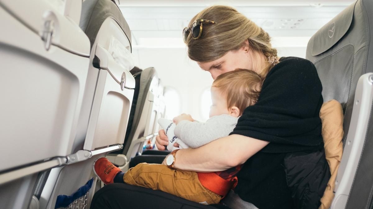 Как облегчить полет для малышей: частые ошибки родителей, путешествующих с детьми - Отпуск