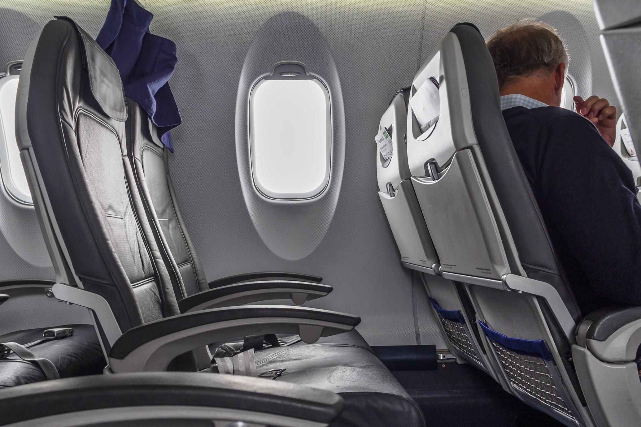 Як отримати більше місця для ніг в літаку: вам знадобляться 2 сумки - Відпустка
