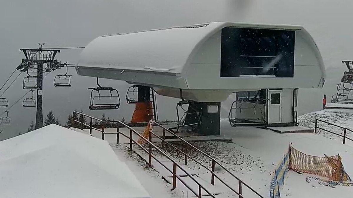 Українські гірськолижні курорти замітає снігом: яскраві кадри з веб-камер - Відпустка