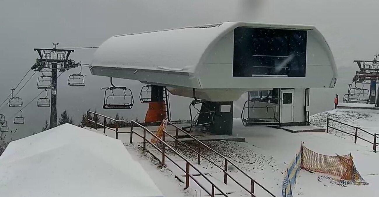 Українські гірськолижні курорти замітає снігом: яскраві кадри з веб-камер - Відпустка