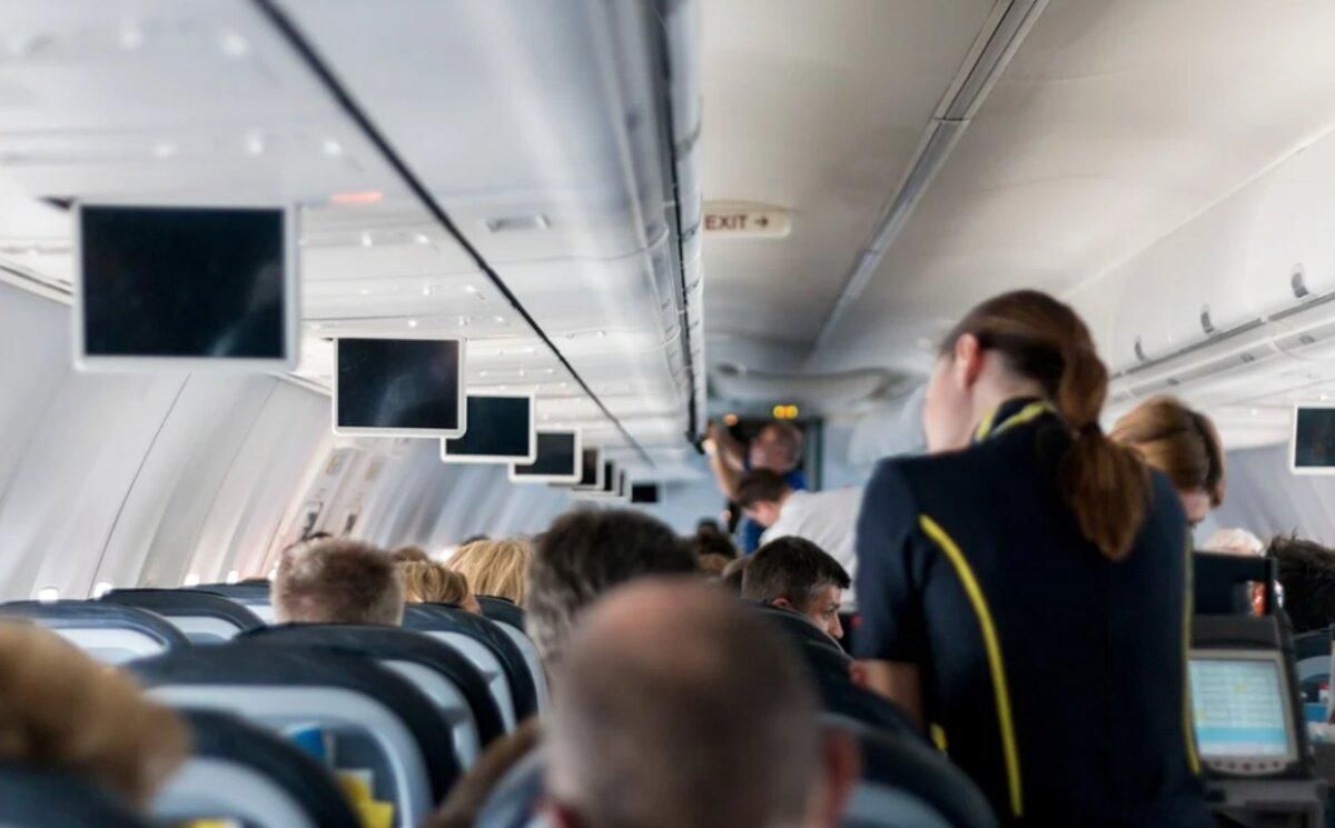 Не помогут: стюардесса рассказала, о какой услуге не  должны просить пассажиры самолета - Отпуск