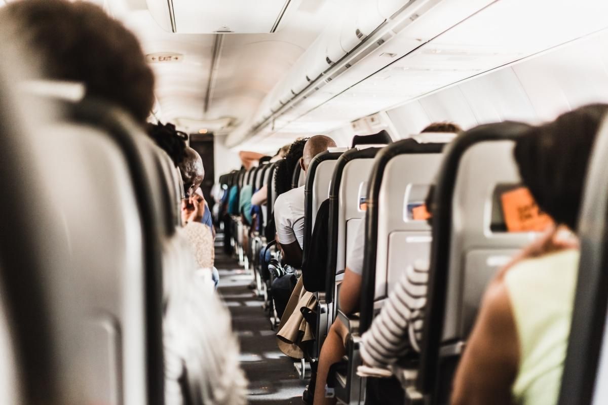Що робити, щоб під час польоту не закладало вуха: поради від стюардеси - Відпустка
