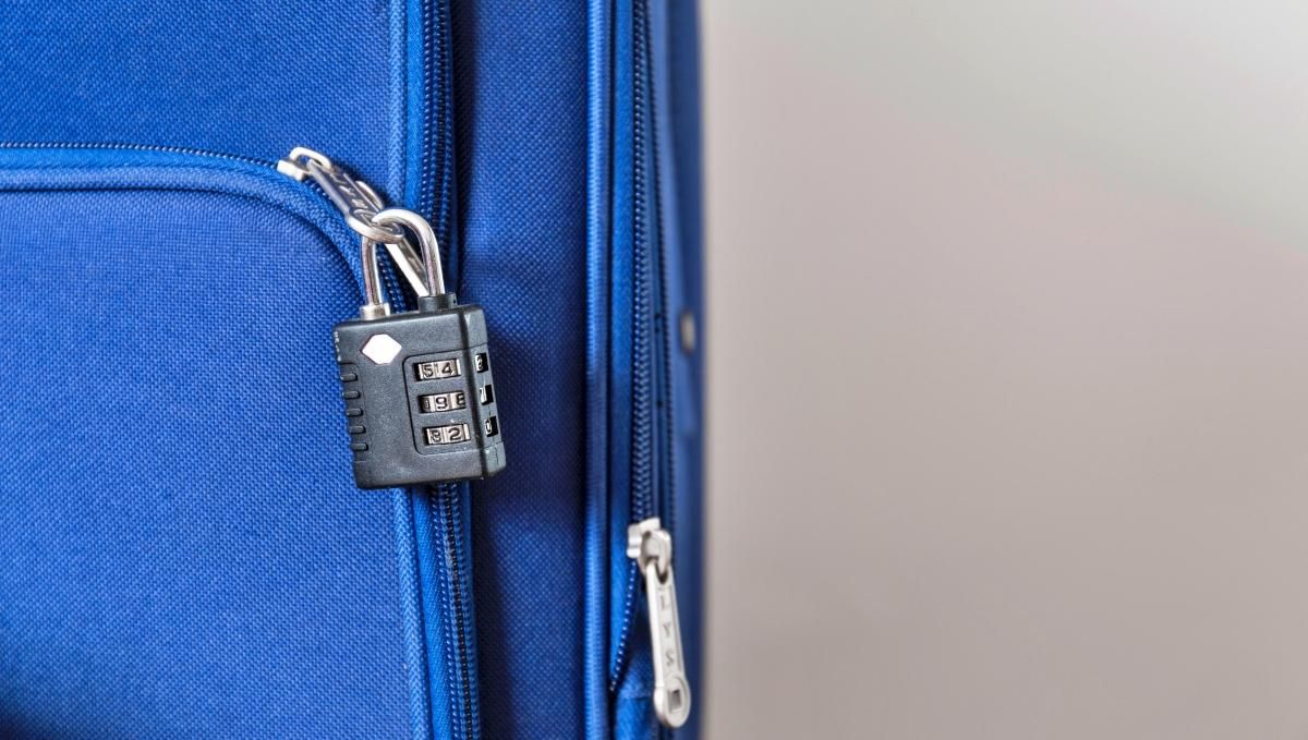 Лише нашкодить: чому в жодному випадку не можна чіпляти на валізу замок - Відпустка Лише нашкодить: чому в жодному випадку не можна чіпляти на валізу замок - Відпустка