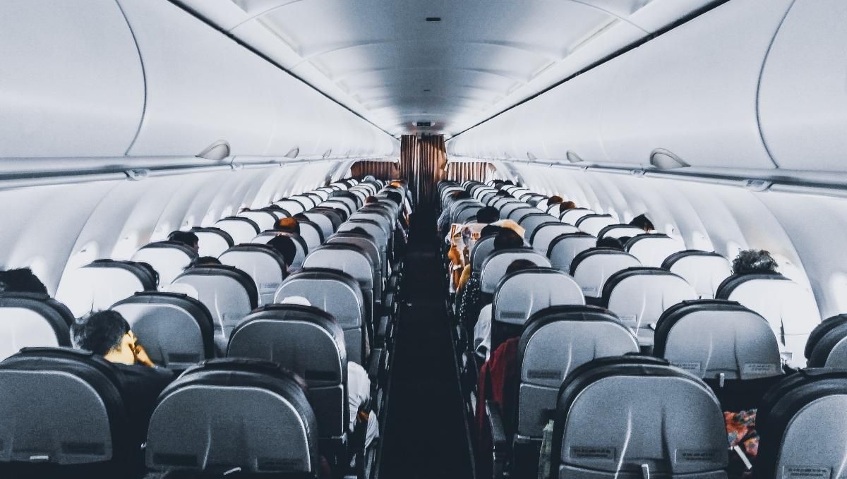 Каких мест в самолете следует избегать, чтобы не замерзнуть: опыт стюардессы - Отпуск
