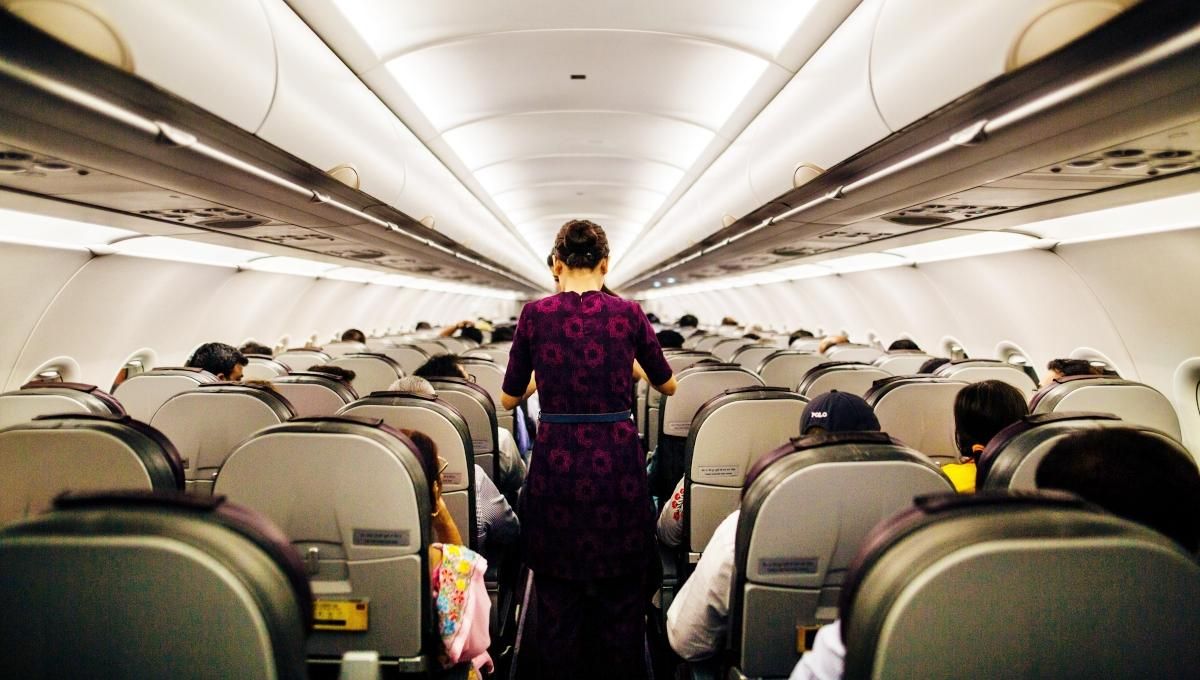 Шампанське і фокуси: стюардеси розповіли про найдивніші прохання багатих пасажирів - Відпустка