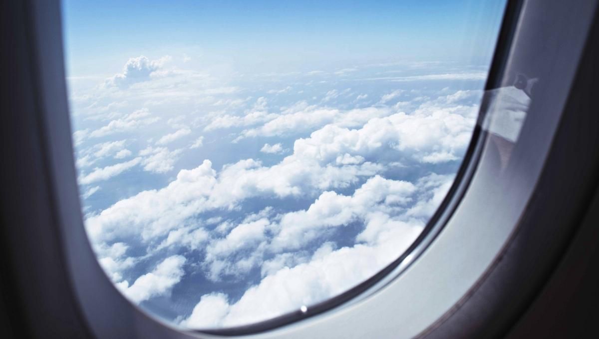 Не просто так: навіщо потрібні крихітні дірочки в ілюмінаторах літаків - Відпустка Не просто так: навіщо потрібні крихітні дірочки в ілюмінаторах літаків - Відпустка