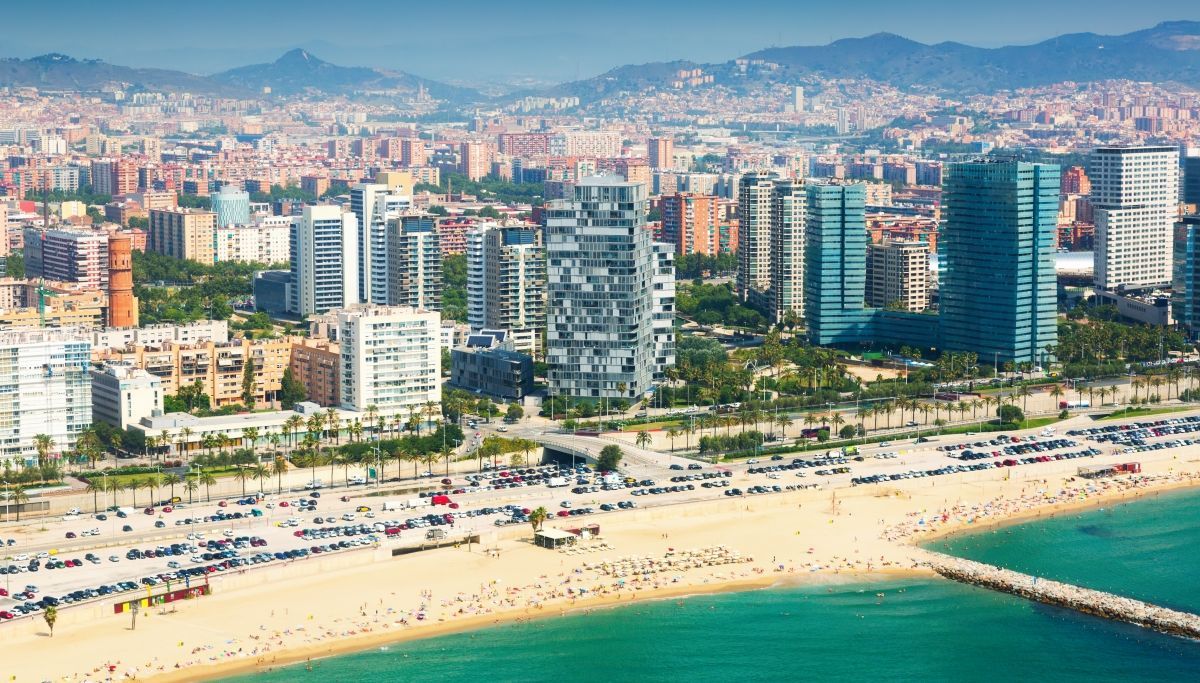 Почти в центре: лучшие пляжи Барселоны, расположенные в черте города - Отпуск