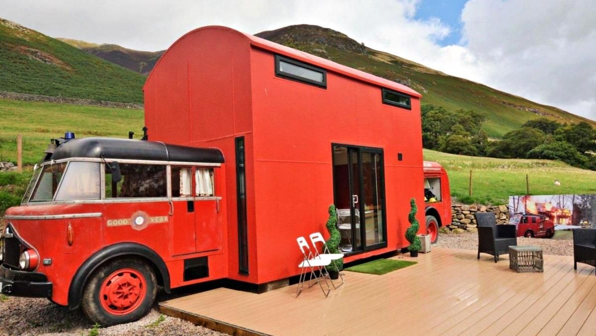 Відпочинок з дитячих мрій: у Великій Британії можна переночувати у переробленій пожежній машині - Відпустка