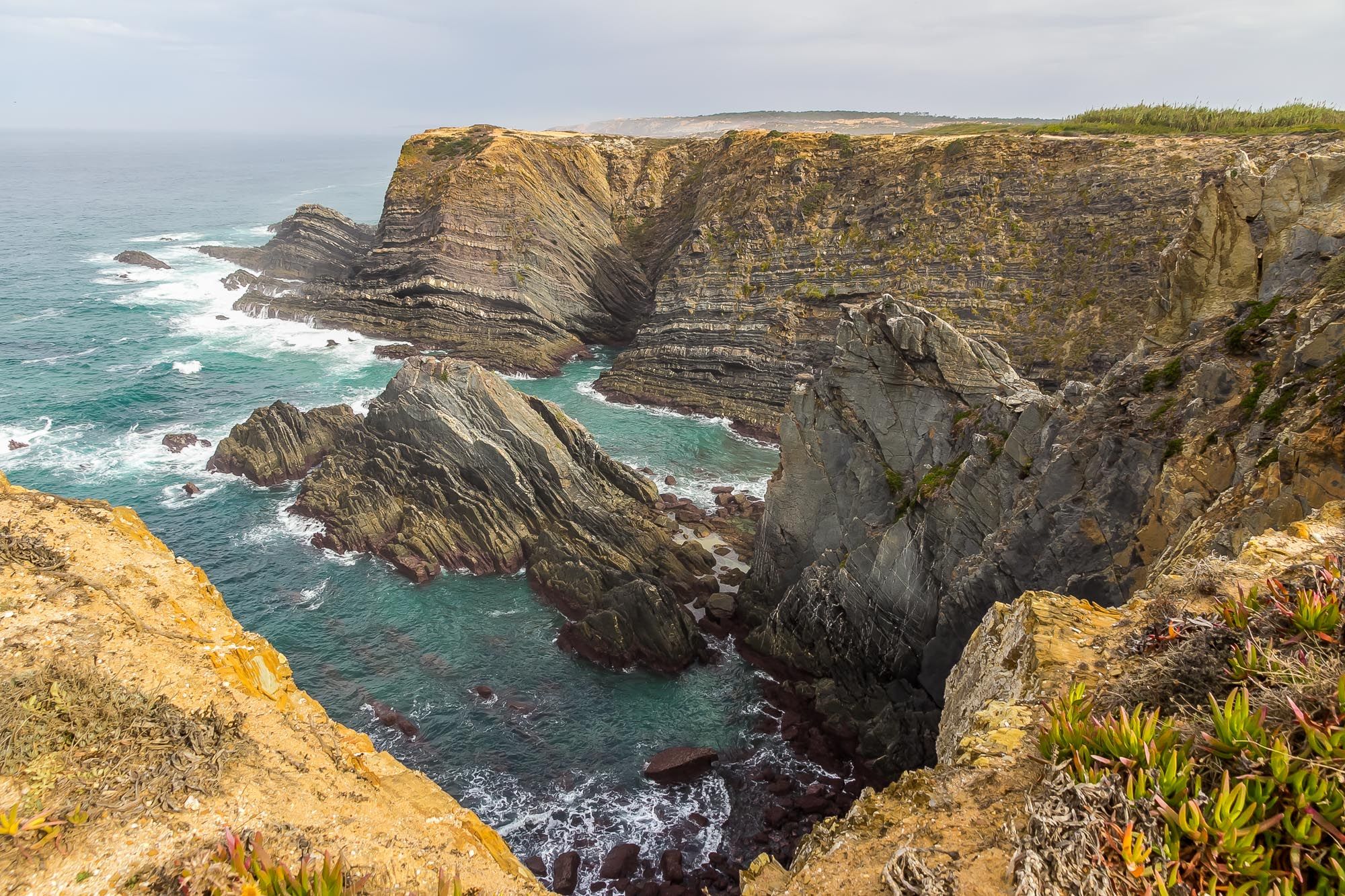 Величні скелі над океаном: чим приваблює мандрівників узбережжя Вісентіна в Португалії - Відпустка