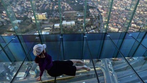 Одна из самых длинных в Европе: как выглядит впечатляющая стеклянная терраса с видом на Стамбул