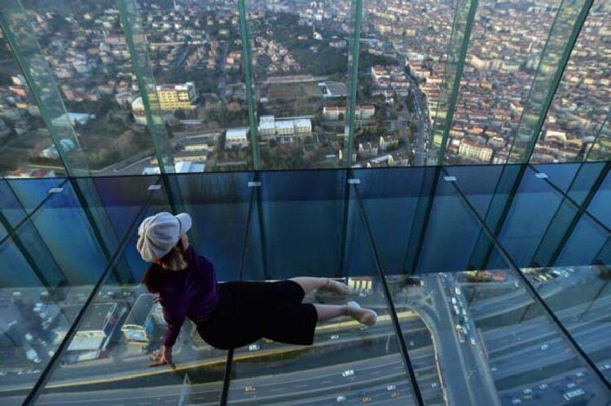 Одна из самых длинных в Европе: как выглядит впечатляющая стеклянная терраса с видом на Стамбул - Отпуск