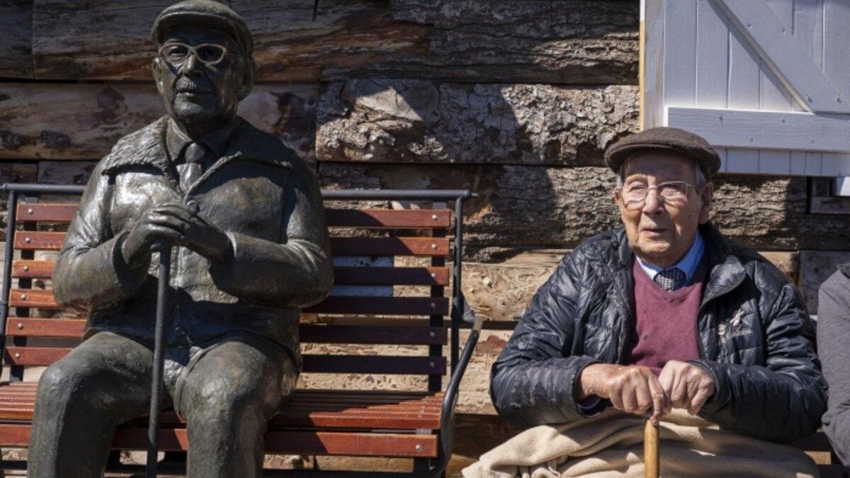 Лижнику-"першопрохідцю" з Аргентини поставили оригінальний пам’ятник: як він виглядає - Відпустка